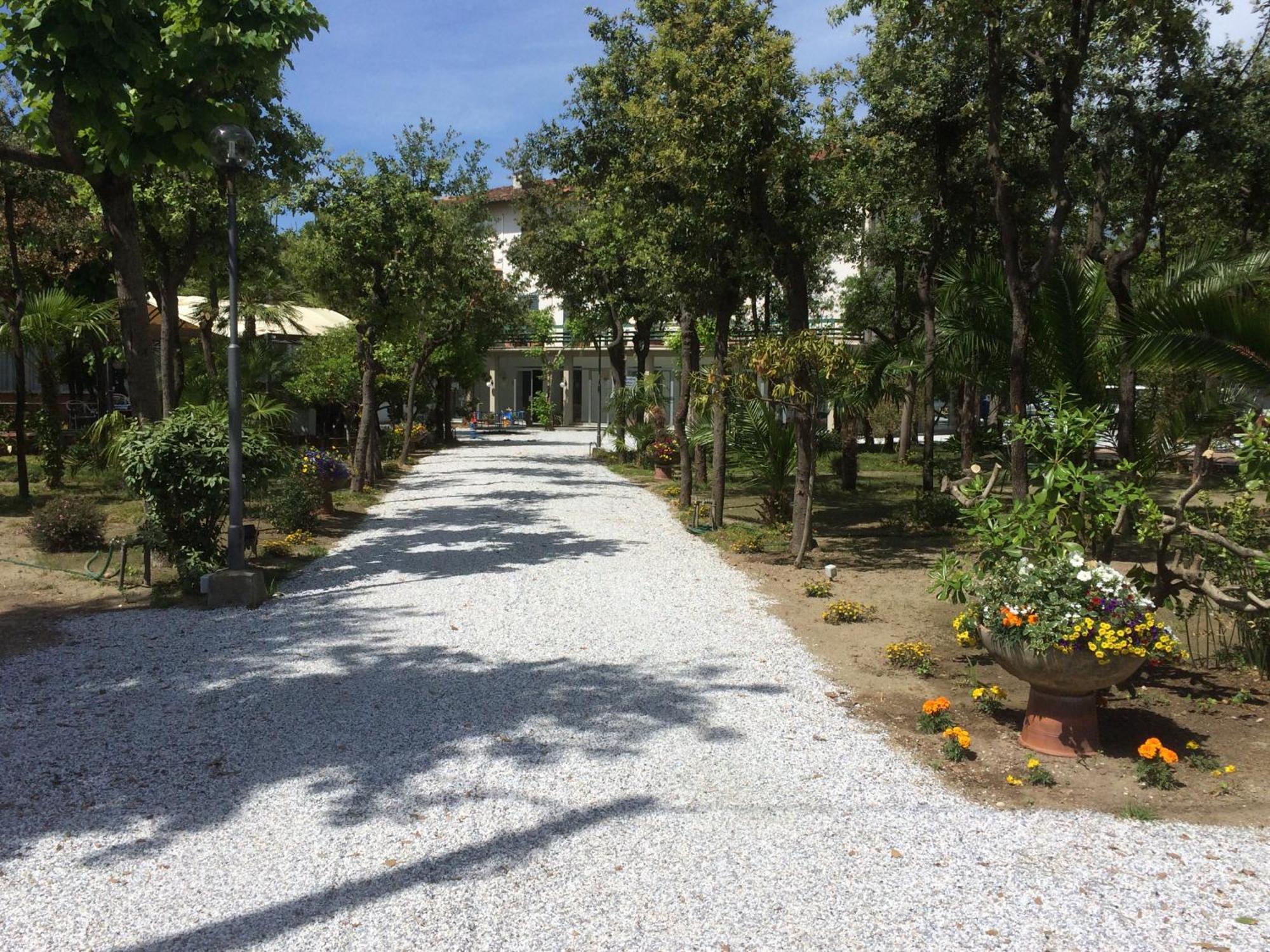 Hotel Raffaelli Villa Angela ฟอร์เต เดย์ มาร์มี ภายนอก รูปภาพ
