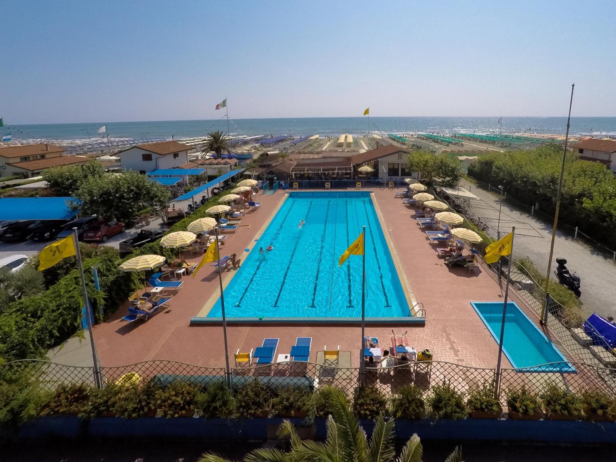 Hotel Raffaelli Villa Angela ฟอร์เต เดย์ มาร์มี ภายนอก รูปภาพ